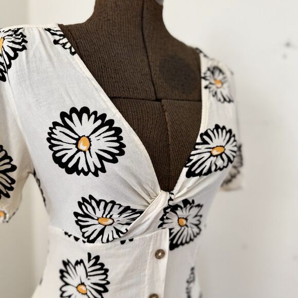 Urban Outfitters Bettie Daisy Print Twist Front Mini Dress Linen Blend Sz Small - Picture 2 of 11